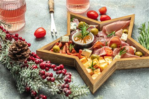 Womans Amazing Charcuterie Christmas Tree Is A Total Show Stopper