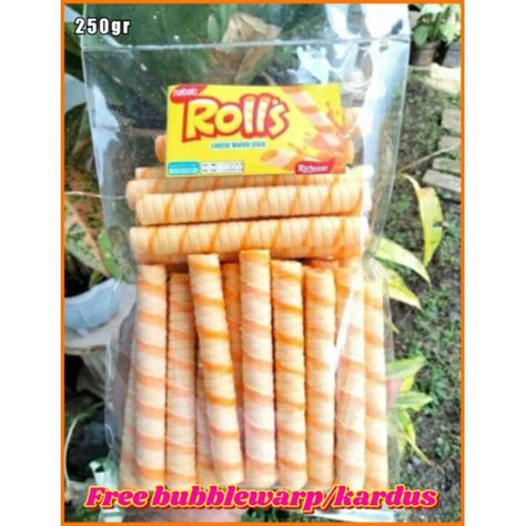 Nabati Richeese Rolls 250gr Cemilan Manis Nabati Rolls Keju