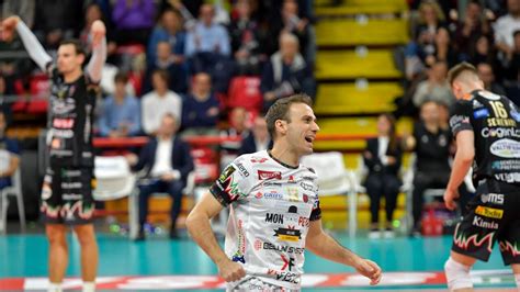 Superlega La Sir Safety Susa Perugia Conferma La Fiducia A Max Colaci