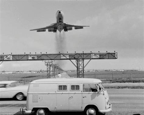 Vw Type 1 Vw Transporter Type 1 At The Approach To Lax M Flickr