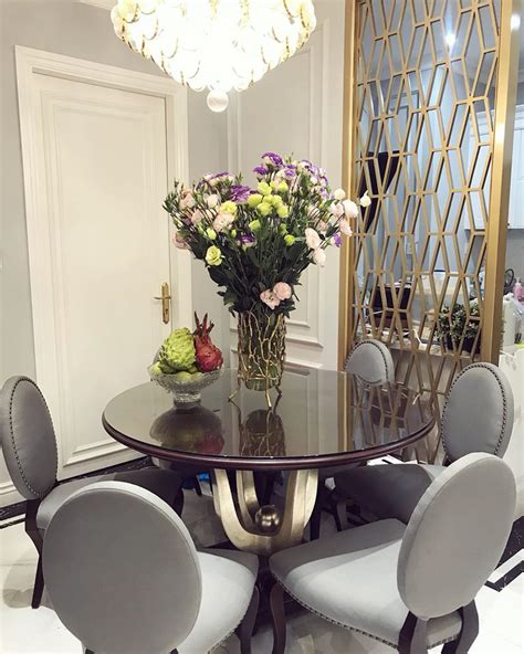 C C Hot Girl X I U T Ng N I Ti Ng V Gi U C Nh Chuy N H Ng Bu N B N Th I Trang Gi Ra Sao