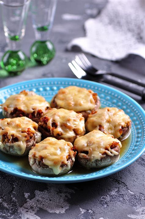 Najlepszewkuchni Pl Pieczarki Zapiekane Z Boczkiem I Serem