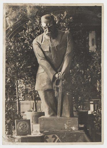 Monument Of J Zef Pi Sudski And Medal With The Head Of The Free