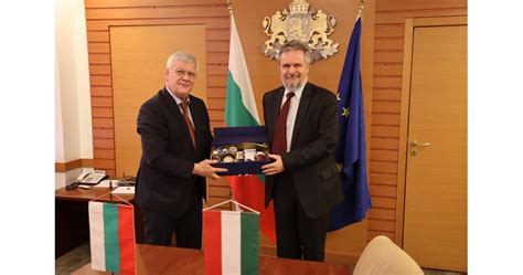 Министър Кирил Вътев се срещна с посланика на Унгария д-р Миклош Борош ...