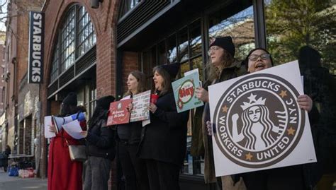 Estados Unidos Empleados De Starbucks En Eeuu Celebran Primer Aniversario De Lucha Sindical