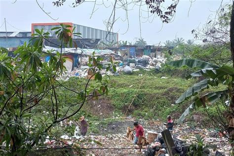 Tempat Pembuangan Sampah Ilegal Di Lahan Kosong Roxy Mas Foto The