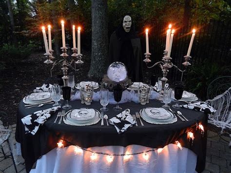 20 Halloween Inspired Table Settings To Wow Your Dinner Party Guests Halloween Table Settings