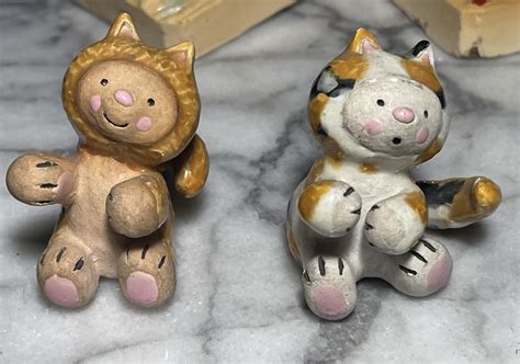 These two cute cats with baby faces | Collectors Weekly