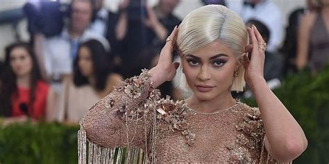 kylie jenner  gave   rare    natural hair harpers