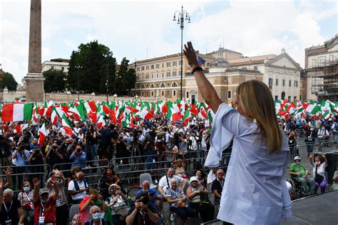 Fratelli Ditalia In Piazza Contro Il Governo Piua Sinistra Della