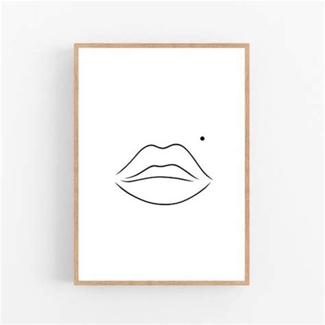 Lip Outline Drawing