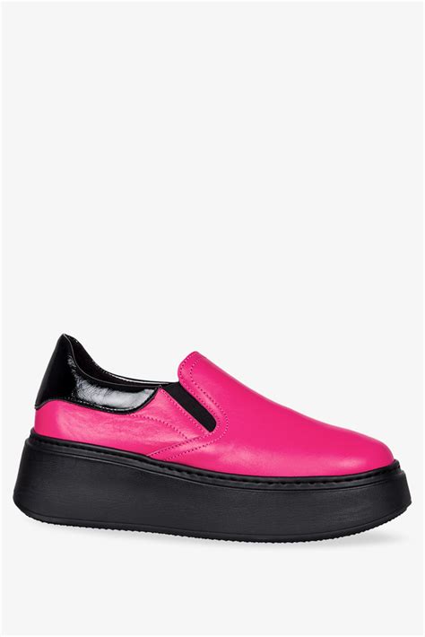 Fuksjowe Sneakersy Sk Rzane Damskie Slip On Na Czarnej Platformie