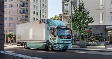 Volvo Trucks delivers first electric trucks to customers | Electric Hunter