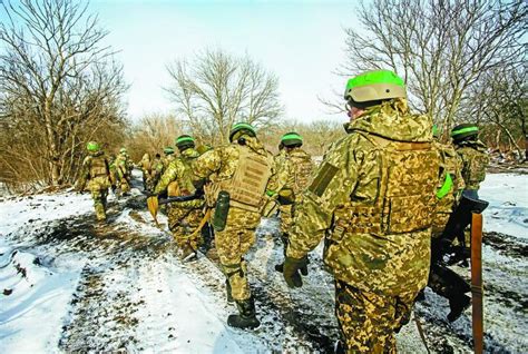 俄軍稱戰線向西推進 烏軍指擊退攻勢 華盛頓促美公民離開俄羅斯 星島日報