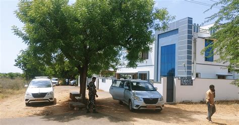 ``செந்தில் பாலாஜி சகோதரர் வீடுகளில் சோதனை நிறைவு சில இடங்களில்