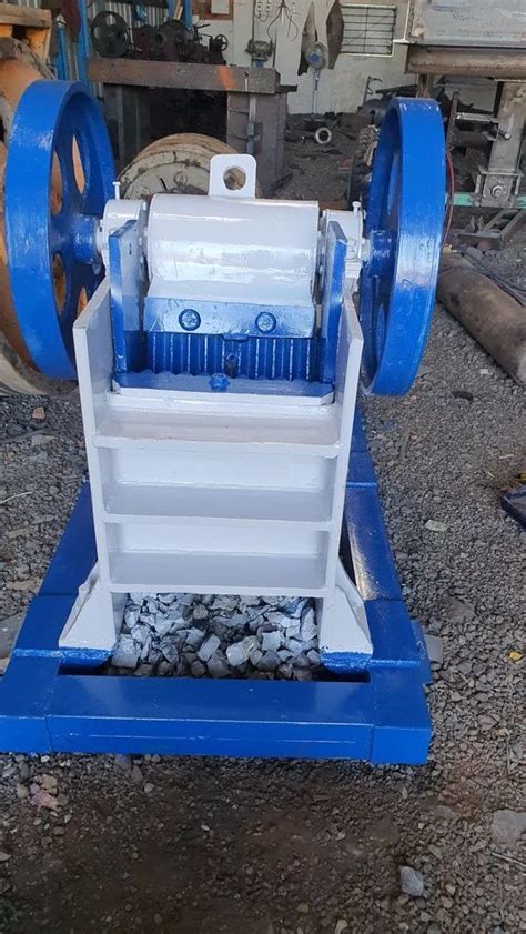 Mild Steel Jaw Crusher Machine For Construction Capacity 20 Ton Hour