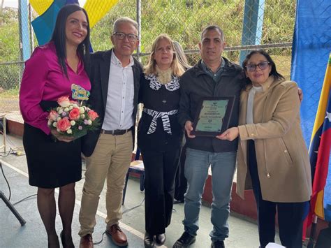 Gobierno Municipal entregó reconocimientos por el 65 aniversario de la