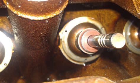 Замена маслосъемных колпачков 2 — Opel Corsa C, 1,2 л, 2002 года ...