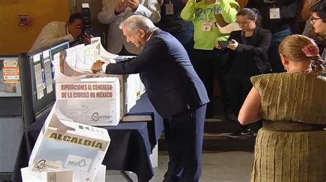 López Obrador votó en las elecciones presidenciales de México La