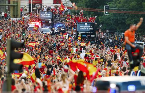 La Roja Festeja Por Las Calles De Madrid La Conquista De La Eurocopa