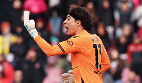 Guillermo Ochoa Volvi A Dejar En Ceros Su Arco En El Empate Del