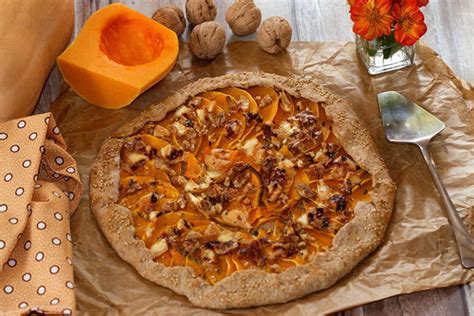 Recette de Tarte rustique au butternut chèvre noix et miel