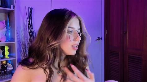 εmïﾚψmïﾚﾚεr 2025 08 04 Cute Latina Girl