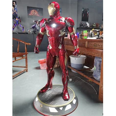 Famous Fiberglass Movie Figure Sculpture Mark Resin Life Size Iron