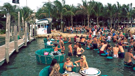 The 13 Best Beach Bars In America Vinepair