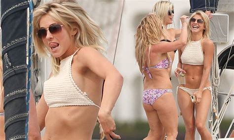 Julianne Hough Showcases Enviable Bikini Body In Mexico Daily Mail Online