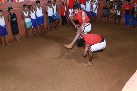 Kalaripayattu Gallery | Photographs of Kalaripayattu