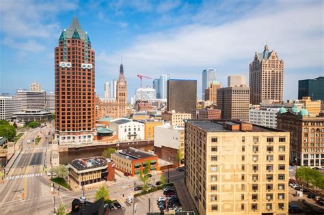 Premium Photo | Milwaukee wisconsin usa downtown skyline