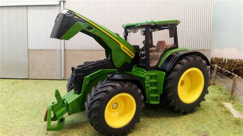 Siku 1 32 John Deere 8R 370 Carpet Farmer