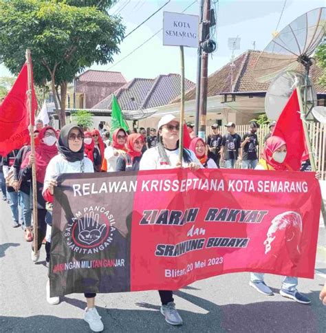 Jari Tangan Relawan Ganjar Pranowo Deklarasi Di Blitar Lanjut Nyekar