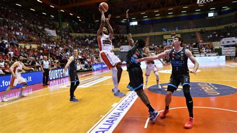 Basket A Play Off Unieuro Ancora Ko Con Cremona E Ora Durissima