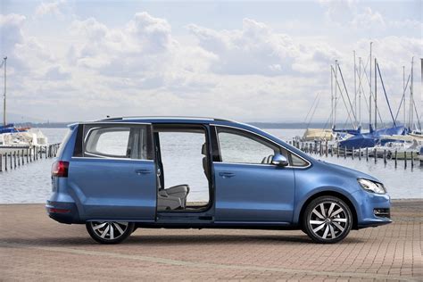 Volkswagen Sharan Review (2020) | Parkers