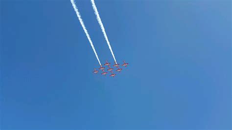 Great view of the Snowbirds flyover : r/Winnipeg