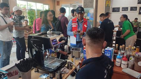 Inspiratif Seluruh Pegawai Difel Café di Denpasar Penyandang Disabilitas