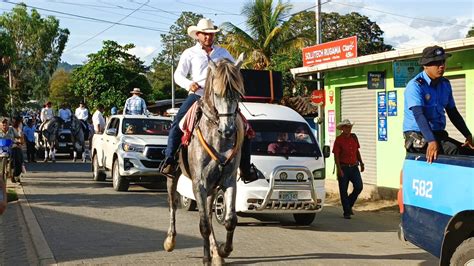 Espectacular desfile hípico en el cierre de las fiestas en Jalapa