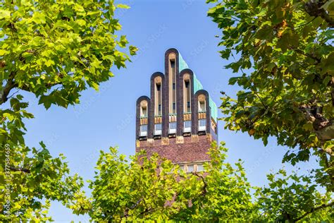 Hochzeitsturm Auf Der Mathildenh He Ist Das Wahrzeichen Der Stadt