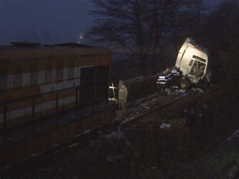 Accident grav pe A1 după ce o autocisternă cu motorină a lovit un