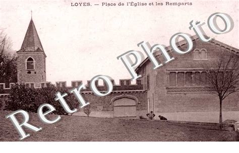 Photo Village Loyes Place De L Eglise Et Les Remparts Villieu