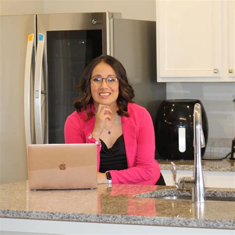 Perla Medina, Realtor