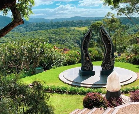 The Worlds Largest Crystal Cave Is In Nsw Ellaslist Crystal Castle