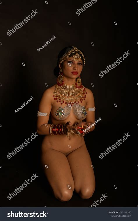 Hermosa Chica Desnuda Con Joyas Indias Foto De Stock