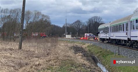 Mazury Wjechał samochodem w pociąg Intercity relacji Gdynia Warszawa