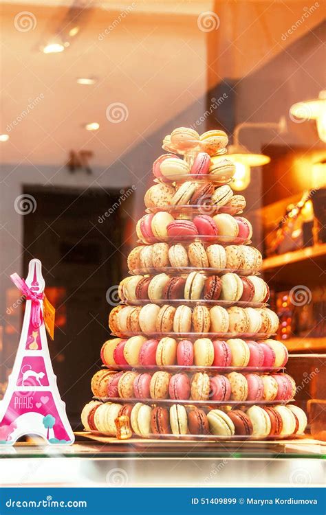 Ventana De La Tienda Tienda Con Los Macarons Coloridos París Imagen