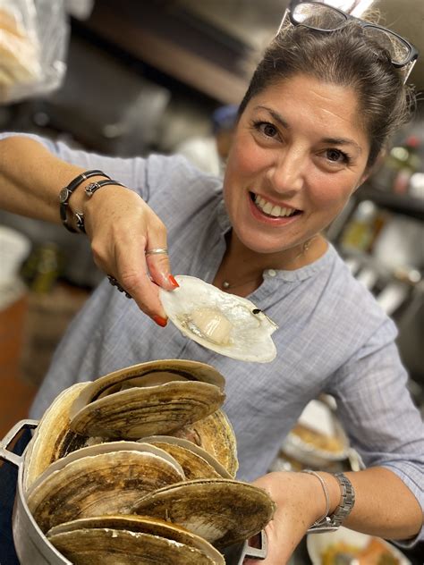 How To Shuck Fresh Scallops Natalia Paiva Neves