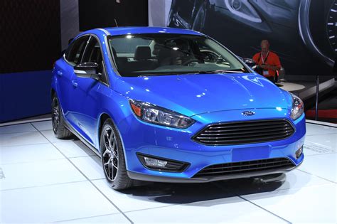 2022 Ford Focus Blue Candy