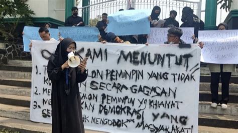 Ramai Ramai Mahasiswa Unjuk Rasa Tolak Capres Yang Inkonsisten